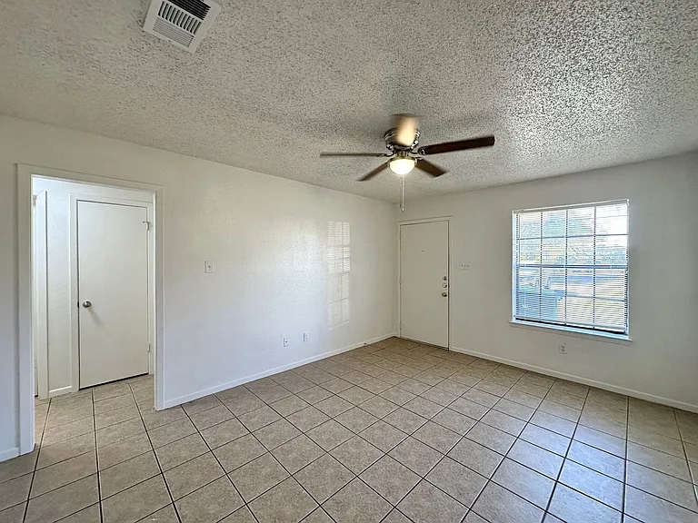 219 E Beeline Ln — Photo 4
