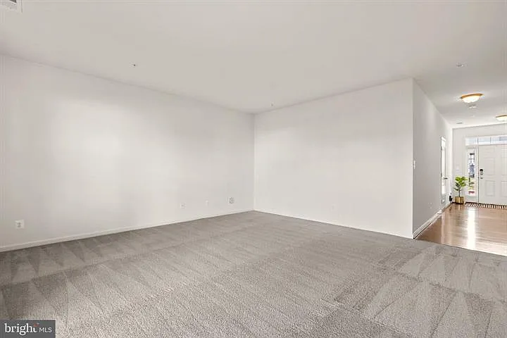 4 bed, 2840 sqft, $3,700 — Photo 4
