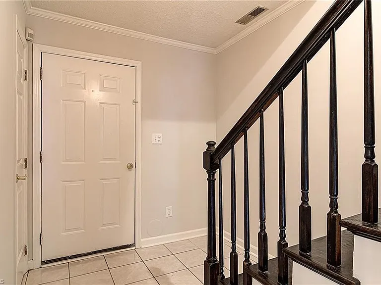 4635 Lawndale Dr — Photo 12