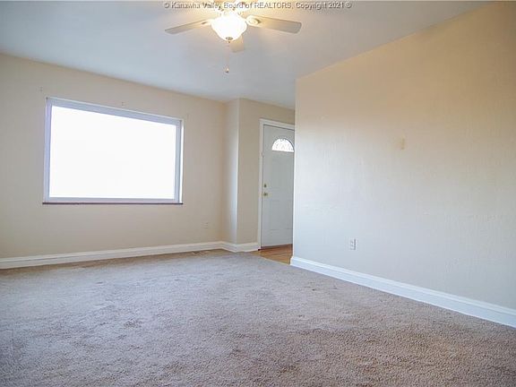 3rd image of 398 Forest Cir