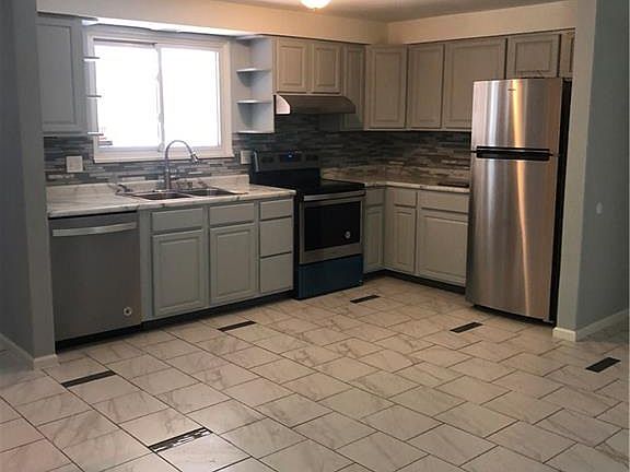 4th image of 637 Burgess Ave