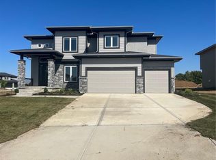 21916 W 100th Ter, Lenexa, KS 66220