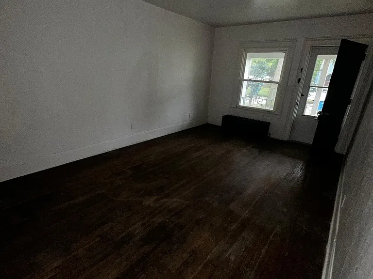 1234 W 6th St #1 — Photo 3