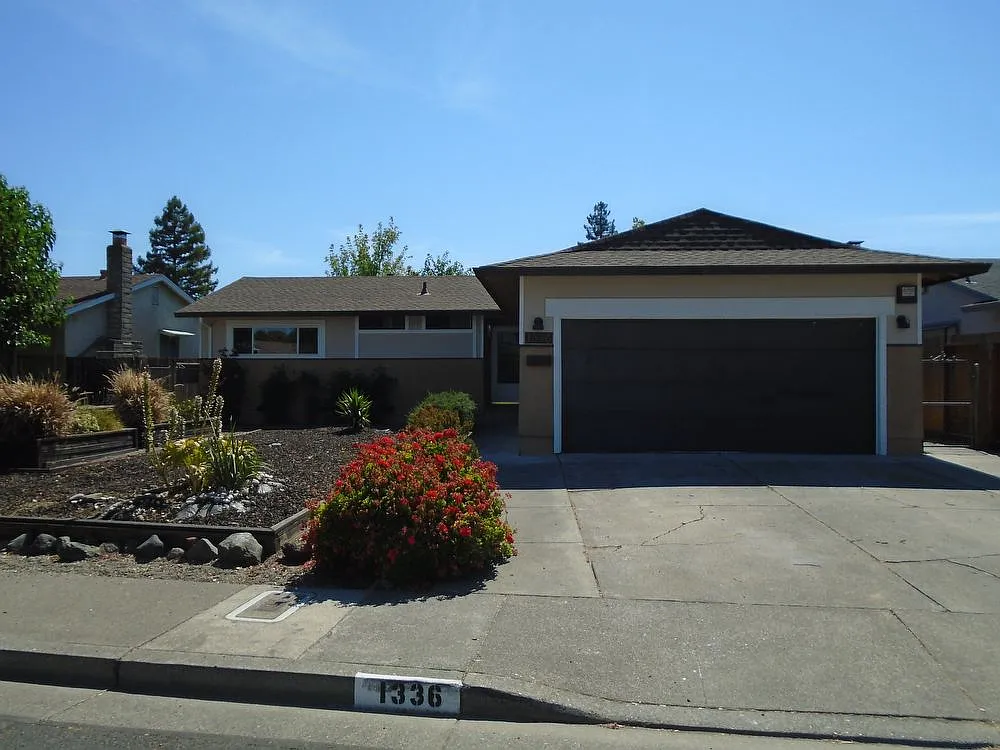 1336 Lupine Rd photo 1