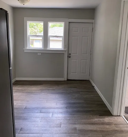 541 Putnam St — Photo 3