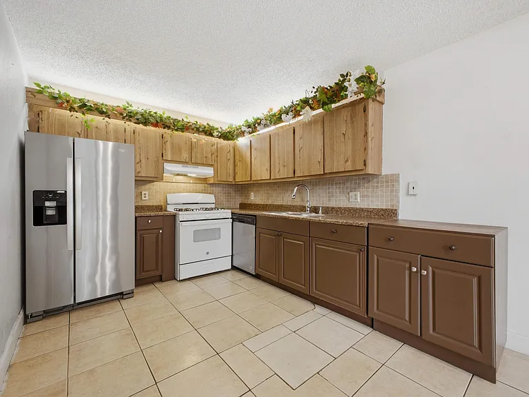105 Woodland Rd — Photo 16