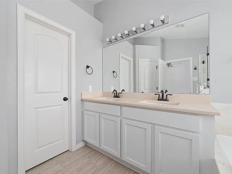 20822 Whitevine Way — Photo 15