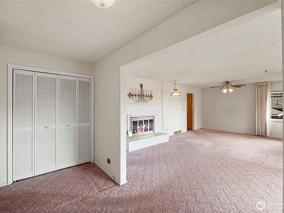 4th image of 10702 39th Avenue SW