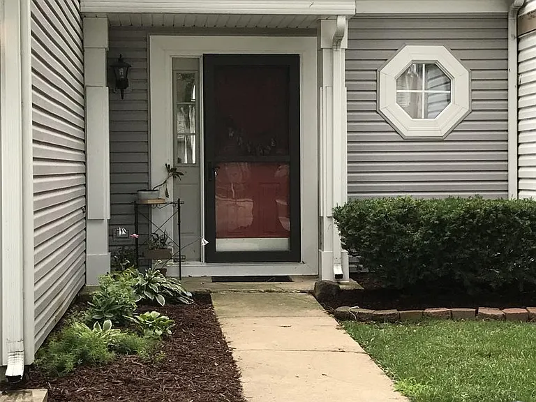 8 Crabapple Ct — Photo 2