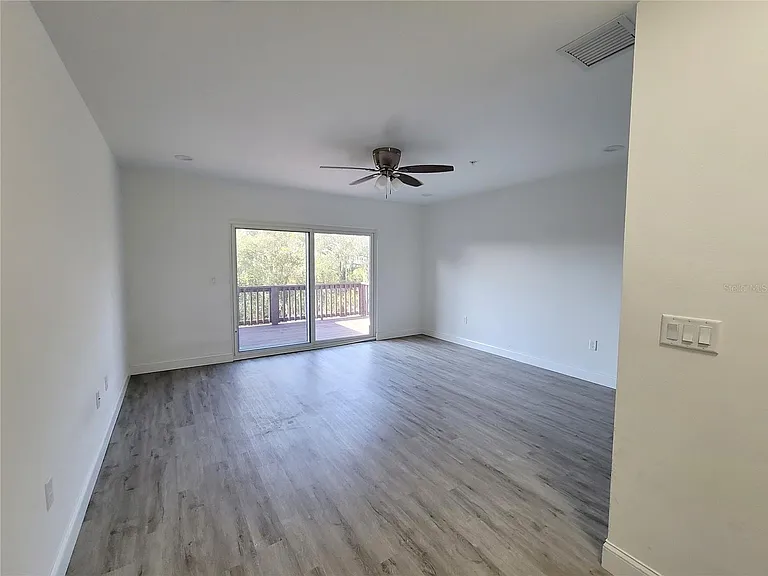116 SE 8th Ave — Photo 12
