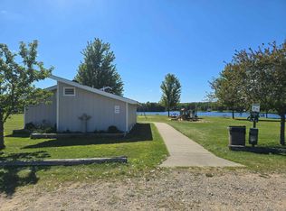 Salisbury Dr, Gladwin, MI 48624
