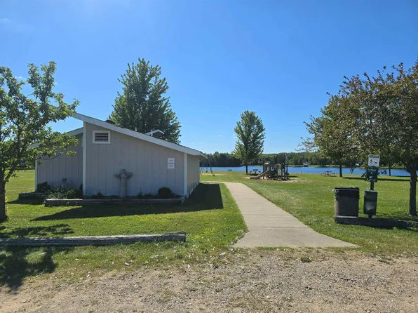 Salisbury Dr, Gladwin, MI 48624