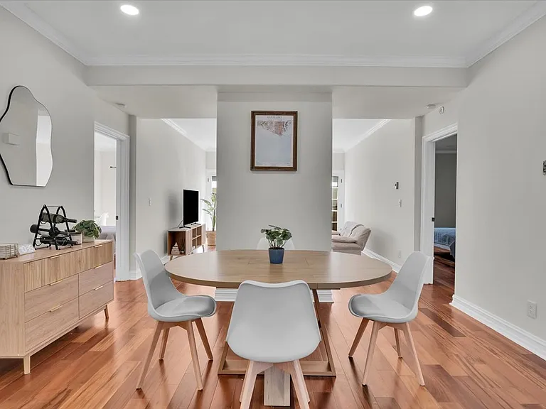 W 22nd St — Photo 10
