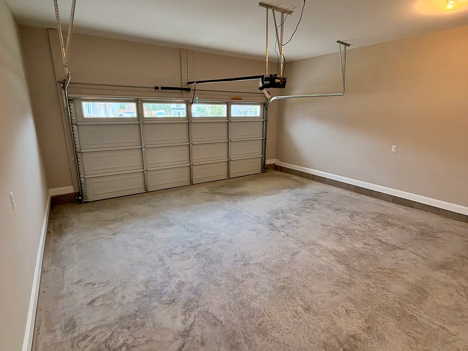 3 bed, 2.5 bath, 1800 sqft, $1,800 — Photo 2