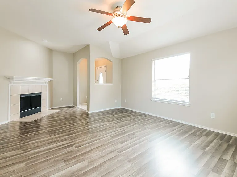 813 Huddleston Ct — Photo 7