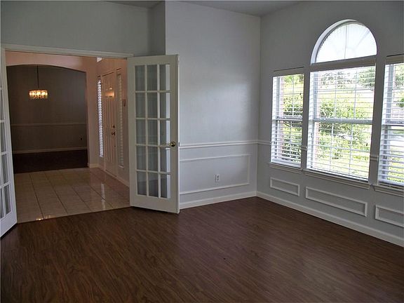 3rd image of 2633 Zoeller Dr