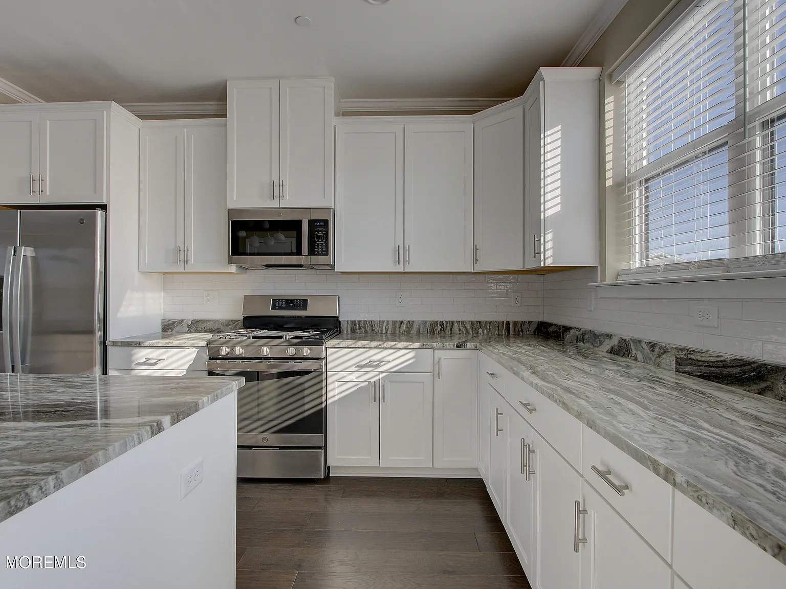 3 bed, 4.5 bath, 2367 sqft, $4,800 — Photo 4
