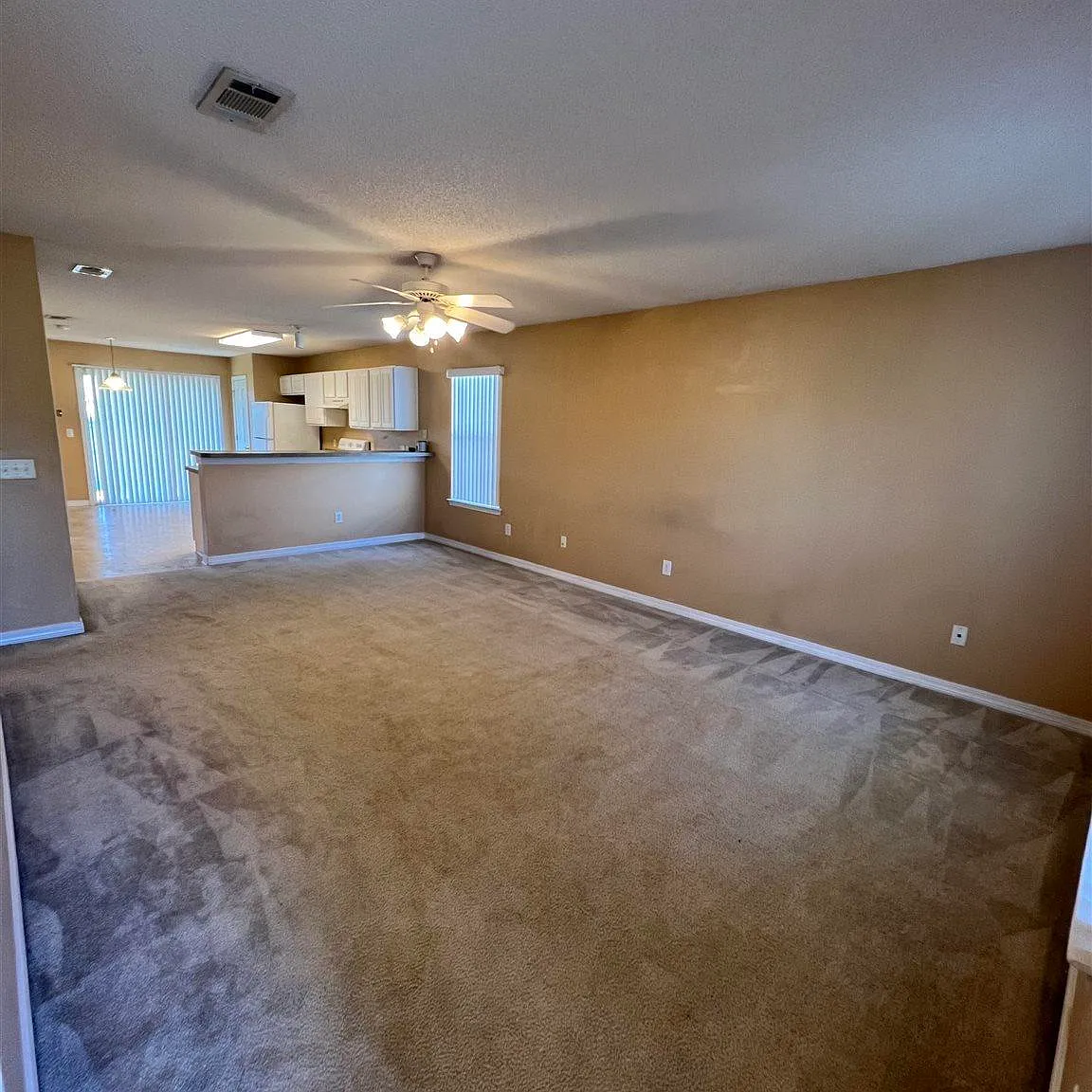 3 bed, 2.0 bath, 1166 sqft, $1,475 — Photo 2
