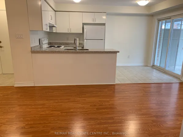 600 Shoreline Dr #1, Mississauga, ON L5B 0A8