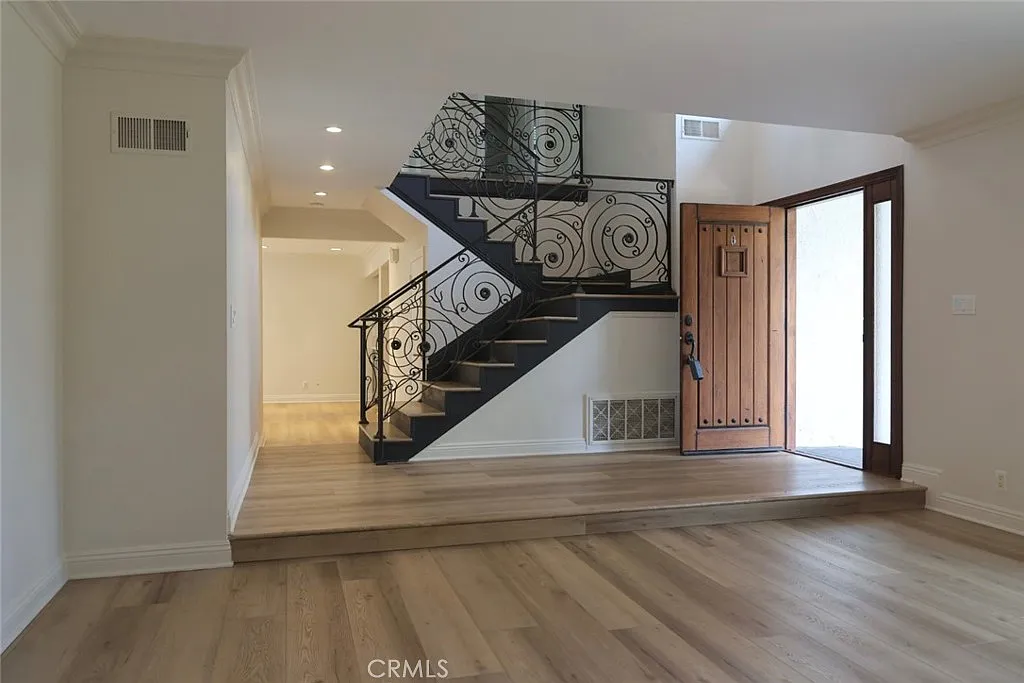 5 bed, 2.5 bath, 2848 sqft, $7,950 — Photo 4