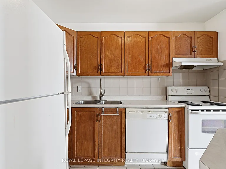 2000 Jasmine Cres #1110 — Photo 16