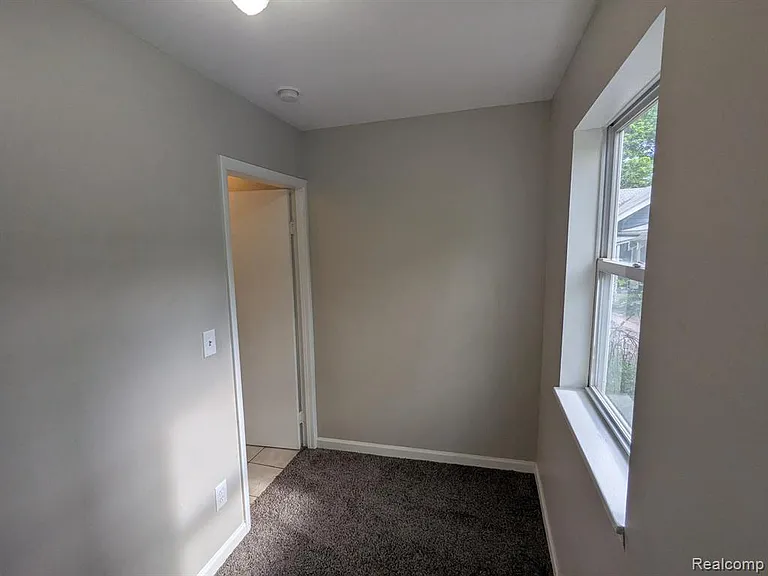 54 E Princeton Ave — Photo 7