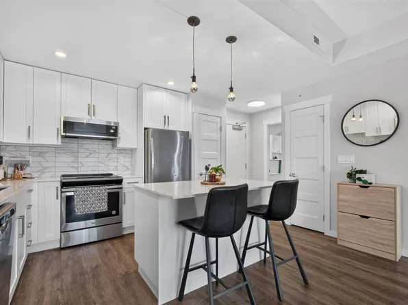 710 Stockwell Ave #403, Kelowna, BC V1Y 6V9