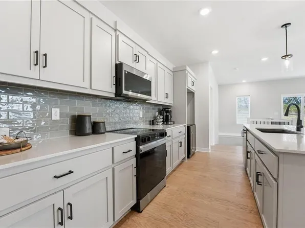 1204 Royal Arch Trl, Raymore, MO 64083
