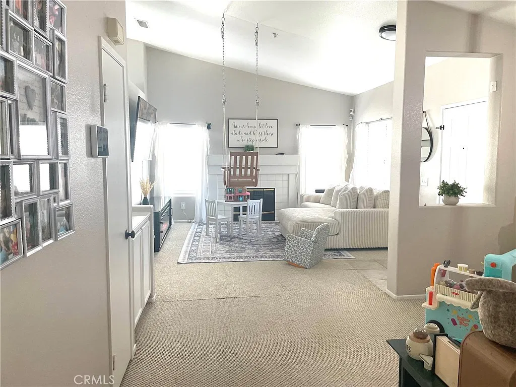 3 bed, 1438 sqft, $2,650 — Photo 3