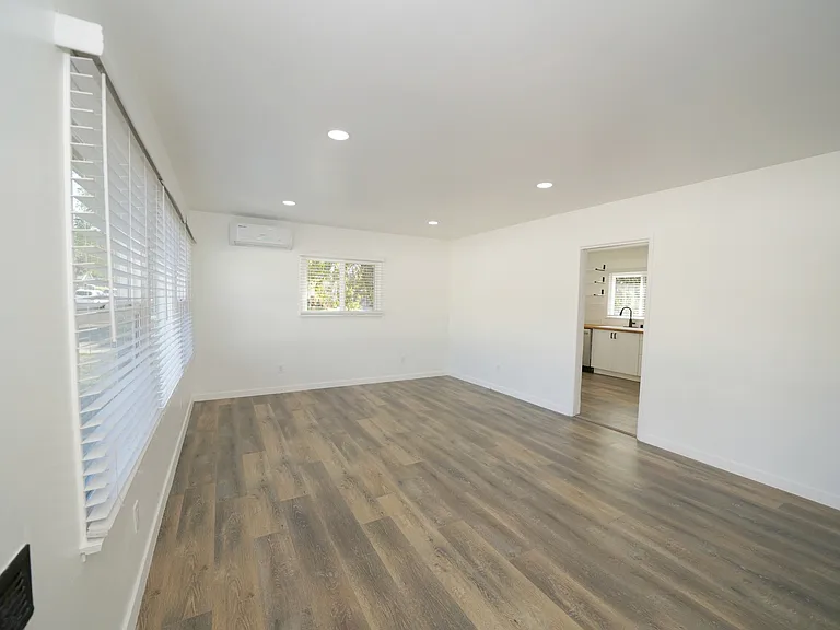 220 E Walnut Ave — Photo 6