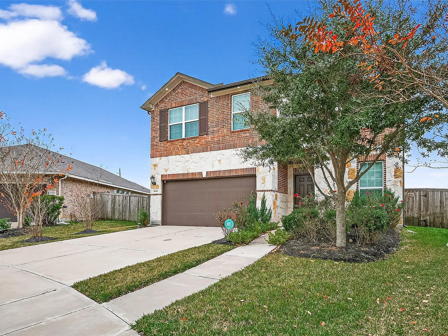 4 bed, 3.5 bath, 2805 sqft, $2,850 — Photo 2