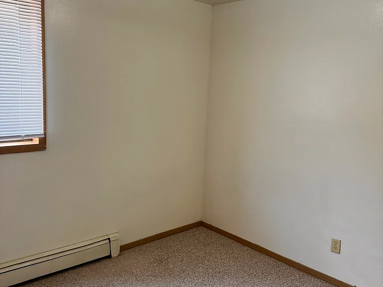 612 E Court St #11 — Photo 11