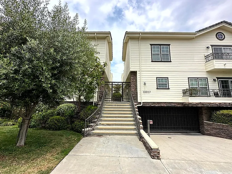 12217 Moorpark St. — Photo 26
