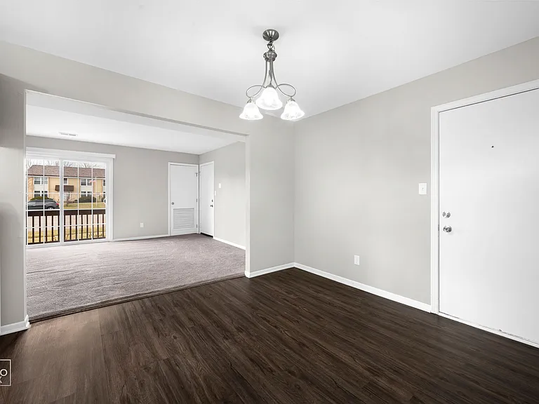 2405 Ashland Cir #9 — Photo 8
