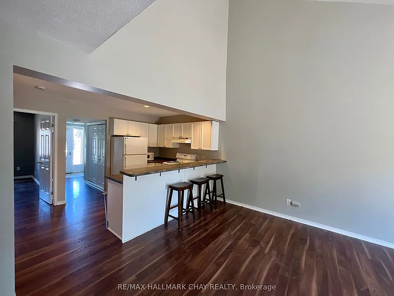 162 Settlers Way #16 — Photo 8