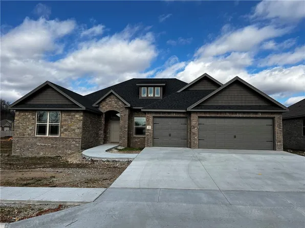 307 Doral Dr, Cave Springs, AR 72718