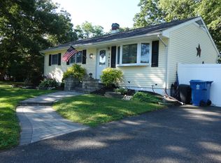 9 Roosevelt Ter, Howell, NJ 07731