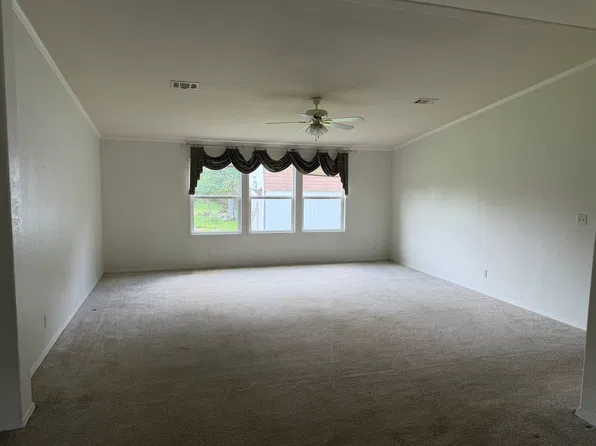 200 Texas Oak Dr, Cedar Creek, TX 78612