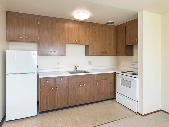 2nd image of 1300 Lawton St #106