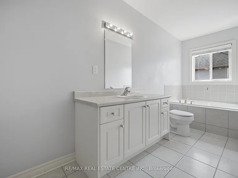 366 Hobbs Cres — Photo 29