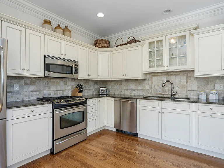 32 Reynolds Pl #A — Photo 11