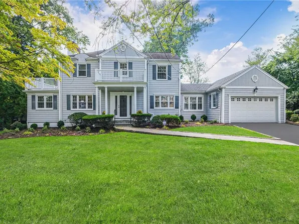 34 Woods Hole Drive, Scarsdale, NY 10583