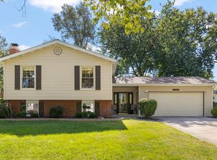 409 Maple Ln, Darien, IL 60561