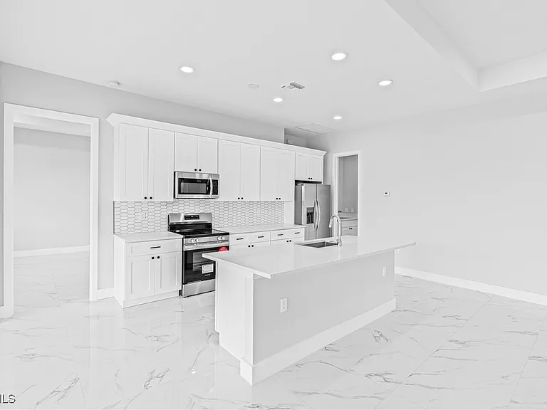 2507 NW 25th St — Photo 7