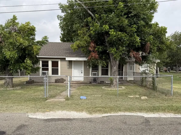 267 N Katy Rd, Elm Mott, TX 76640