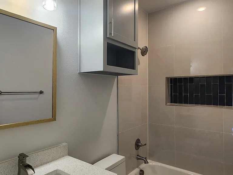 313 Clarence St #315 — Photo 9