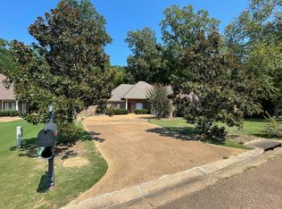 425 Old Town Cir, Brandon, MS 39042