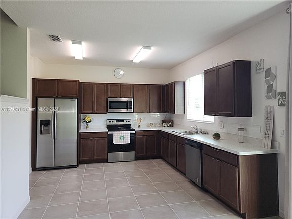 5th image of 1172 Papaya Cir