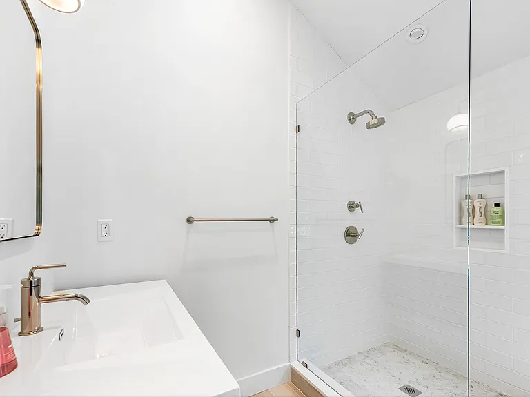 94 Pembroke Dr — Photo 26