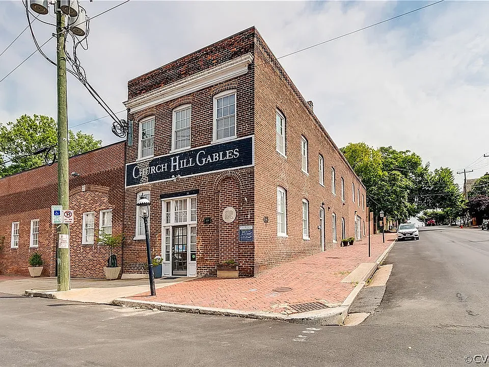 2418 E Franklin St #114